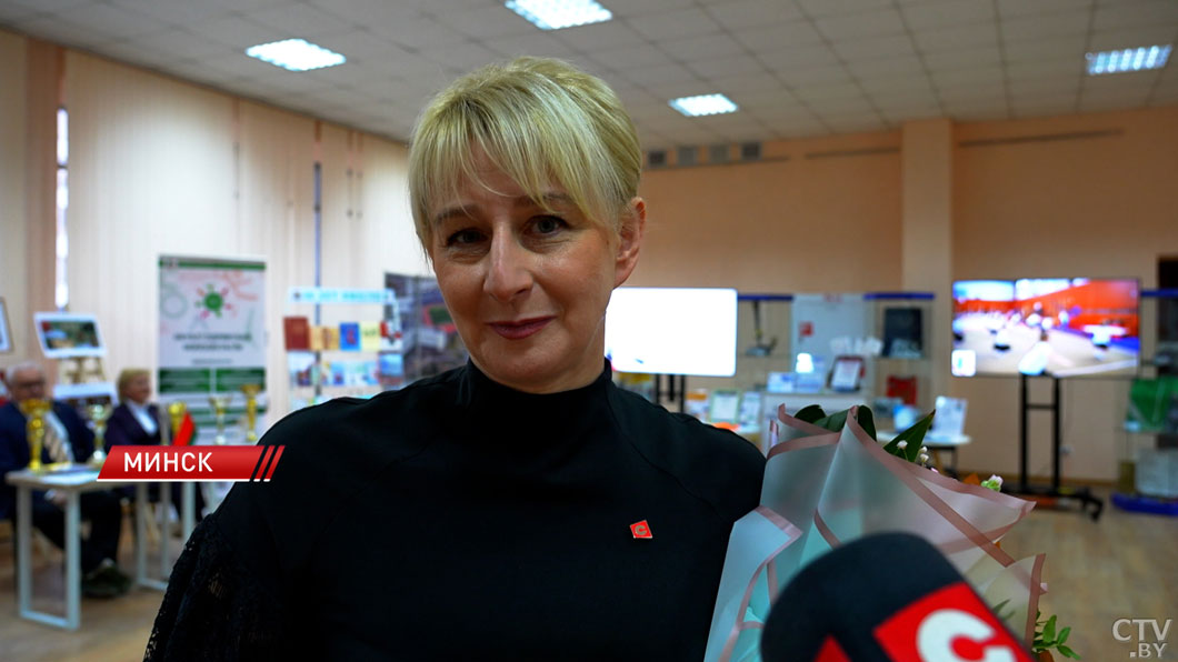 Ведущая «Спорттаймер» на СТВ Юлия Силипицкая получила грамоту к 30-летию Минспорта-4 Ведущая «Спорттаймер» на СТВ Юлия Силипицкая получила грамоту к 30-летию Минспорта-4