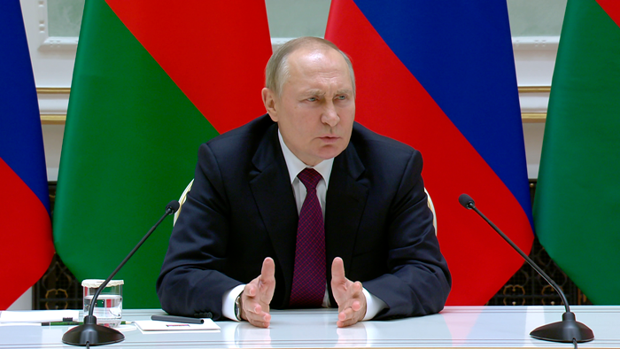 «Это новостное, чушь». Путин заявил, что Россия не собирается поглощать Беларусь
