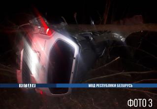 В Минском районе водитель Nissan пытался скрыться от милиции и врезался в дерево 