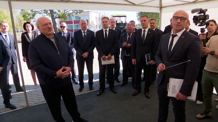 Президент Беларуси: Надо МТЗ дёрнуть, наверное, за Пархомчиком, Головченко они там засиделись