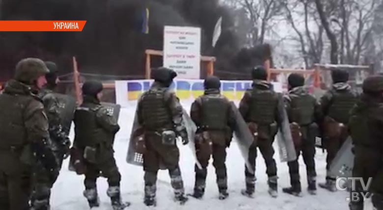 В палаточном городке возле киевской Рады нашли 3 боевые гранаты. Задержаны более 100 человек-1