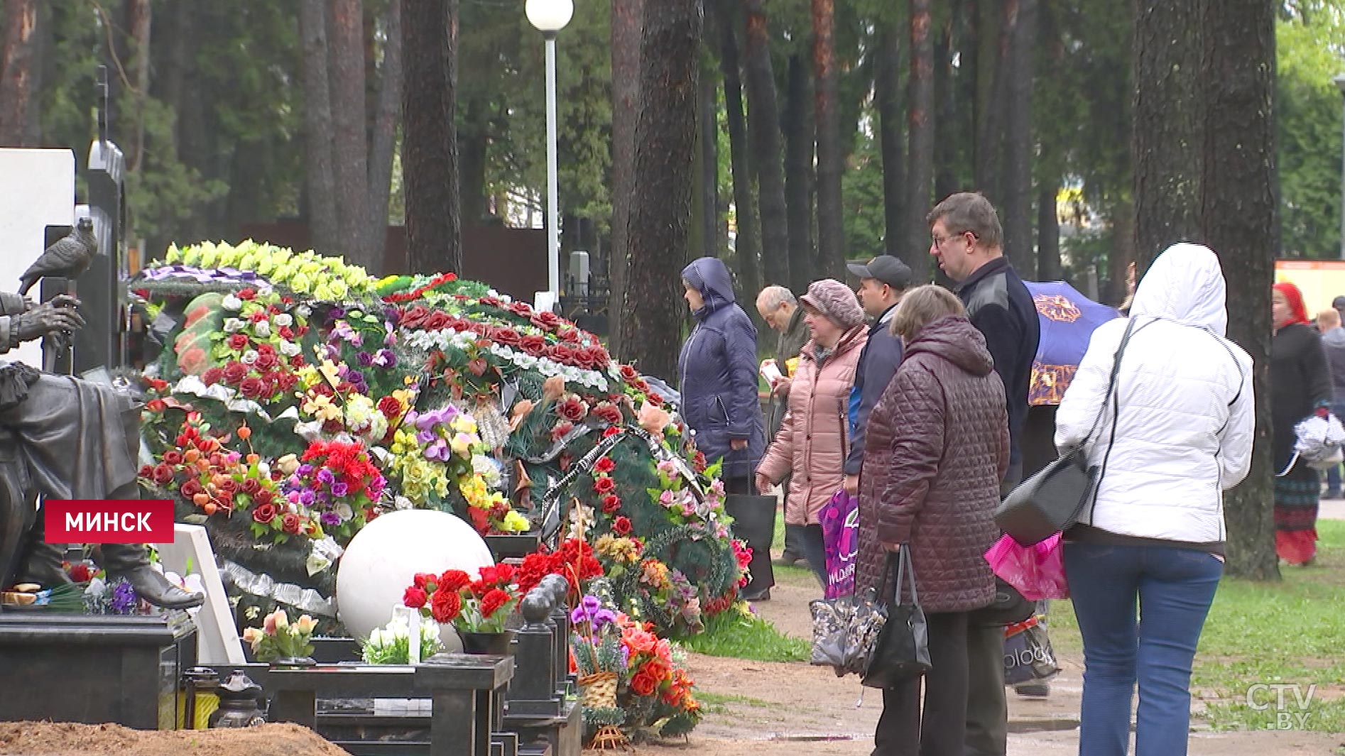 «Пока мы живы, так будет всегда»: какие традиции Радуницы передаются из поколения в поколение-46