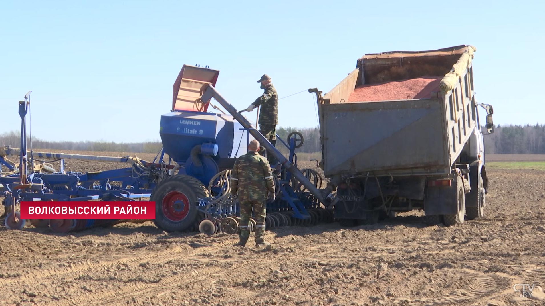 «Влагу надо закрывать максимально в сжатые сроки». На западе Беларуси заканчивают сев ранних яровых-10