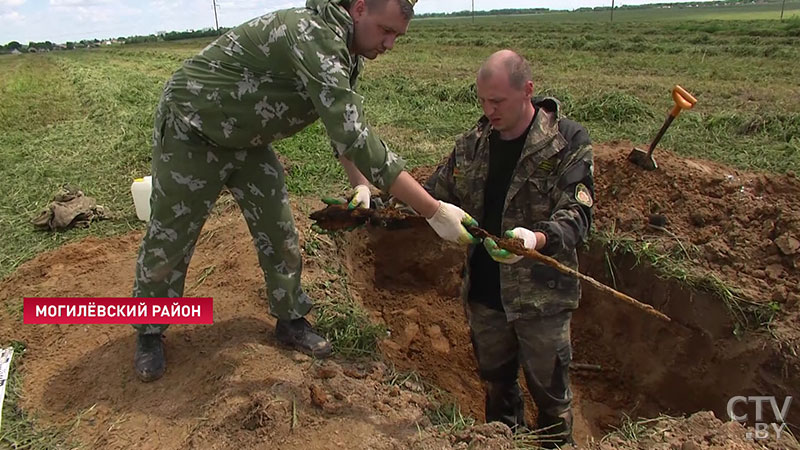 «Возможно, установим точно полк». На раскопках около Буйничского поля нашли уникальный предмет времён войны-3