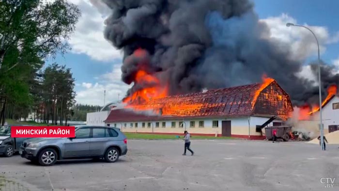 В Ратомке загорелась конюшня центра олимпийской подготовки-1