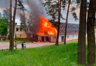 В Ратомке загорелась конюшня центра олимпийской подготовки