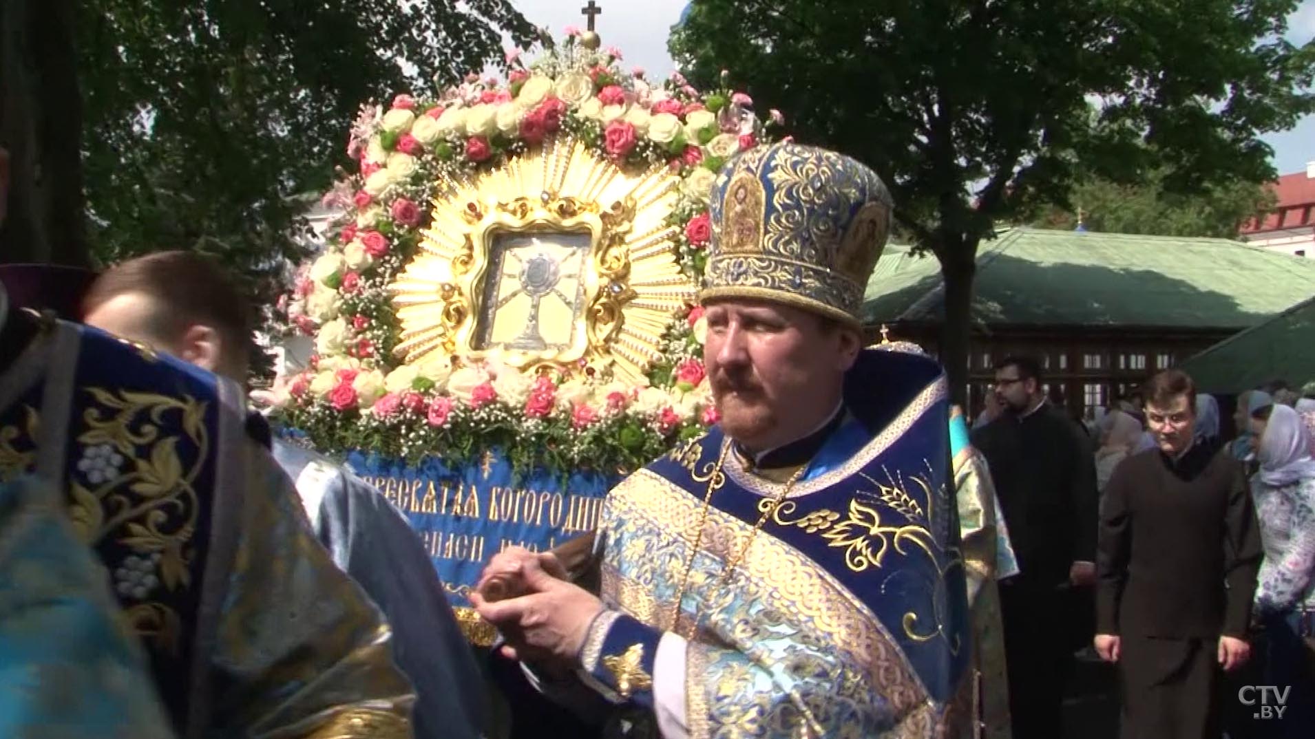 О Рождестве, коронавирусе и о том, что церковь должна делать для мира в стране. Рассказывает митрополит Вениамин-13