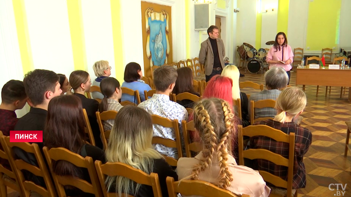 Лазуткин: «Интересно пообщаться, посмотреть специфику». О чём спрашивали студенты на «Зачётном разговоре» в Пинске?-1