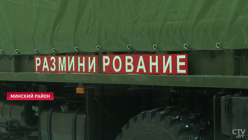 «Костюм «Доспехи» весит 66 кг». Какой экипировкой пользуются белорусские военные саперы – репортаж СТВ-11