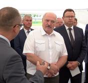 Лукашенко на «БелВитунифарм»: чтобы мы могли, получив вакцину, здесь же уже её размножить
