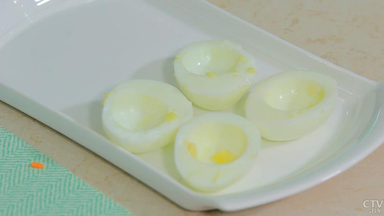 Запечённые яйца с сыром в томатном соусе. Рецепт вкусного завтрака-4
