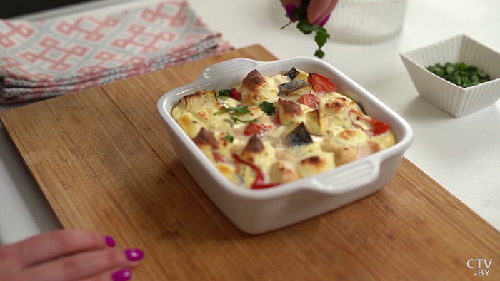 Готовить всего 15 минут. Рецепт вкусной запеканки с курицей на завтрак-9