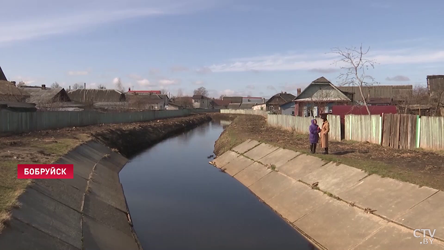 В Бобруйске речка вышла из берегов и залила огороды и дома. Как эту проблему решили сенаторы?-7