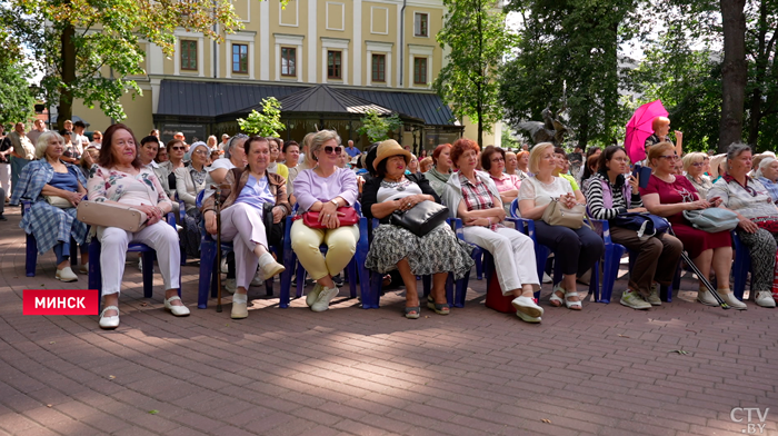 Солисты ансамбля под управлением Игоря Иванова выступили у Купаловского театра-3