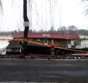 В Мозыре от берега Припяти оторвало баржу-бар с людьми на борту