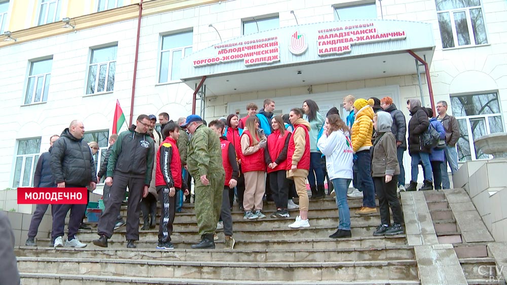 Их усилиями появился сад лип, клумбы и площадка для воркаута. Как прошёл субботник у команды Белкоопсоюза?-1