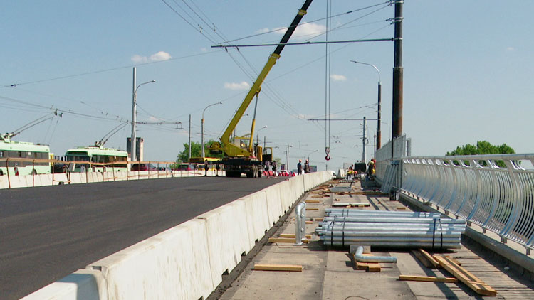 Ремонт второй половины путепровода на улице Запорожской завершат к осени