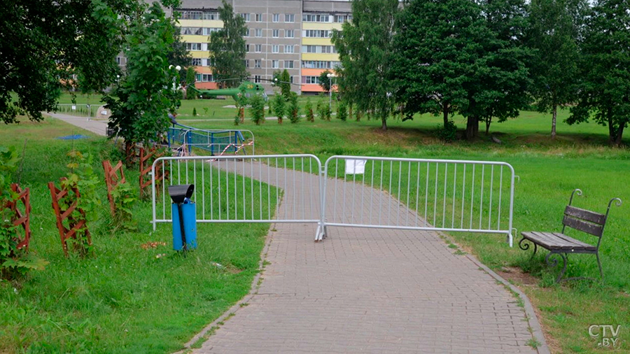 В Крупках закрыли пешеходный мост. Когда закончат ремонт?-4