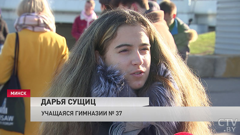 Эко-акция против пластикового мусора: на Октябрьской в Минске появился ретро-автобус, заполненный бутылками-6