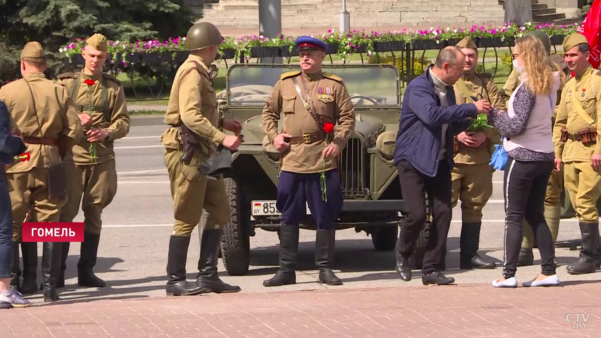 «Люди сигналили, люди махали». В Гомеле прошел пробег техники времен Великой Отечественной-17