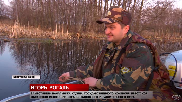 «Мы видим одного окуня и рака». Корреспондент СТВ отправился в рейд ловить браконьеров-4