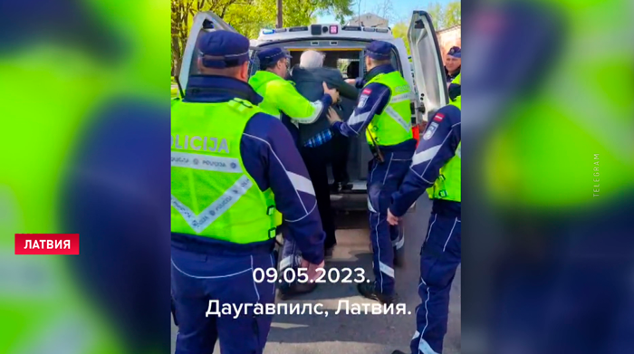 В Латвии пятеро полицейских арестовали ветерана из-за орденов на одежде