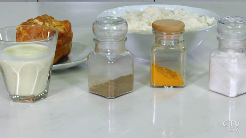Рисовый пудинг с жареным яйцом и беконом. Сытный завтрак – полезно осенью-12