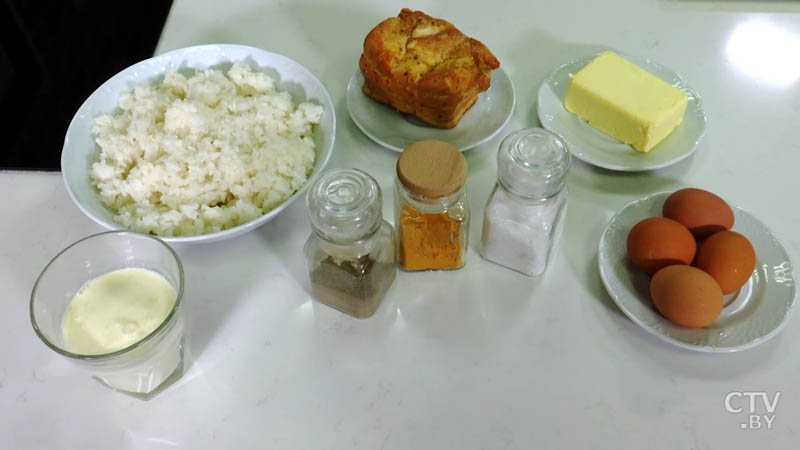 Рисовый пудинг с жареным яйцом и беконом. Сытный завтрак – полезно осенью-1