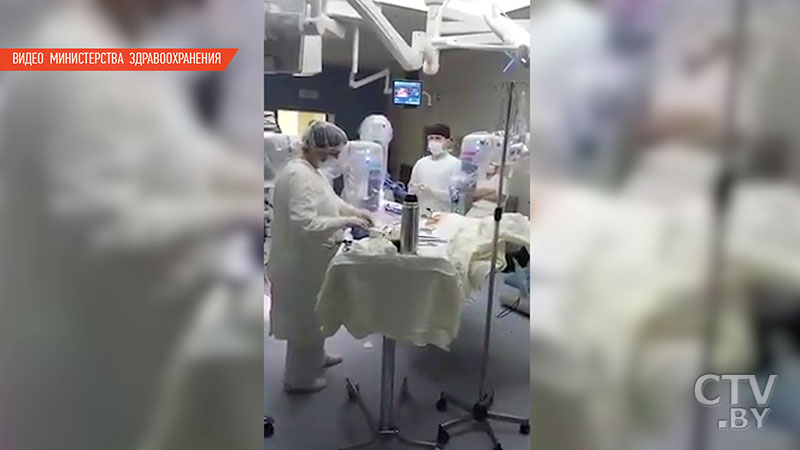 Робот-ассистент впервые в Беларуси помог провести операцию: больному удалили желчный пузырь-1