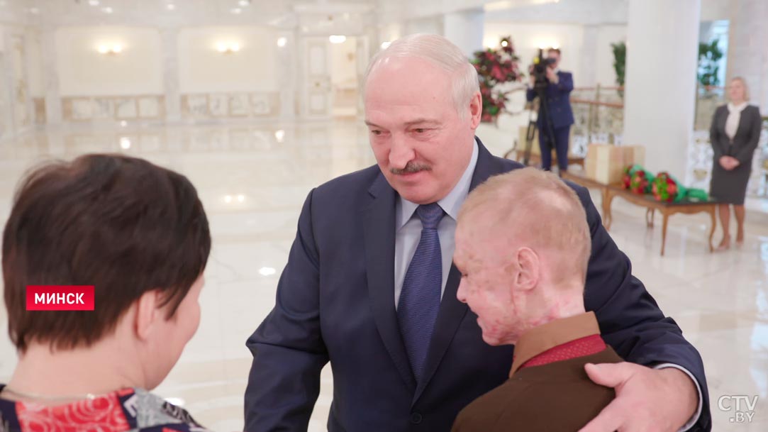 «Если бы не они, меня бы здесь не было». Рома Когодовский побывал во Дворце Независимости. Что говорят врачи и сам мальчик?-9 «Если бы не они, меня бы здесь не было». Рома Когодовский побывал во Дворце Независимости. Что говорят врачи и сам мальчик?-9