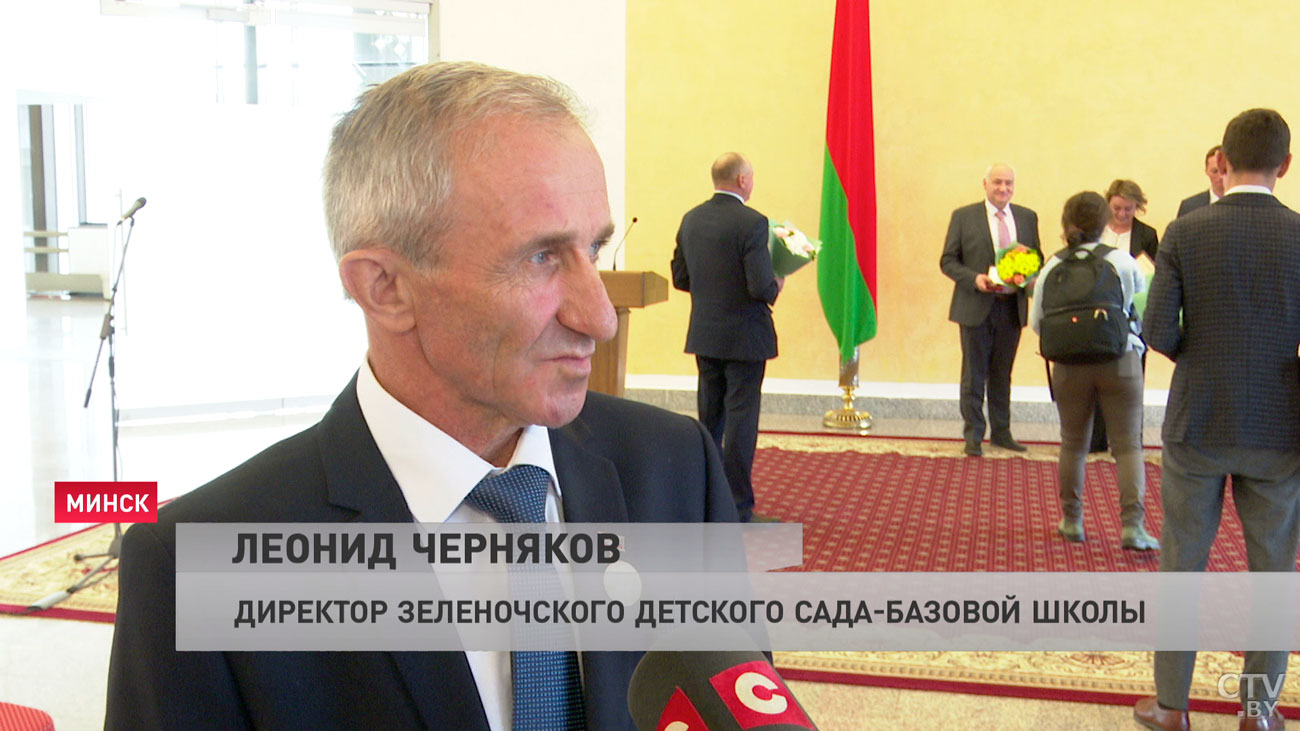 Роман Головченко вручил награды лучшим педагогам Беларуси. Что они рассказывают о своей работе?-10