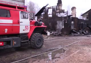 На пожаре в Ленинградской области погибли 8 человек, в том числе шестеро детей