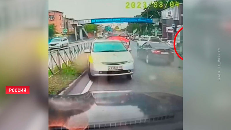Во Владивостоке фура на полном ходу протаранила около 20 автомобилей-1