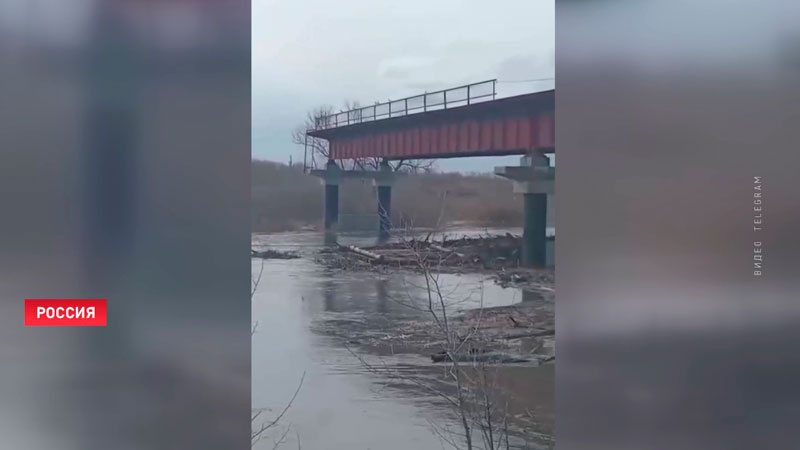 В Курганской области России эвакуируют жителей. Вода поднимается с каждым часом