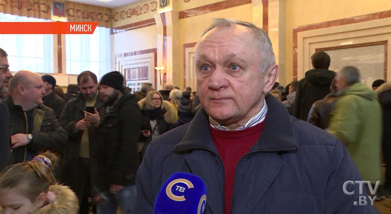 «Это важно для нас, для нашей страны, для наших детей». Россияне активно голосуют на участках в Беларуси-4