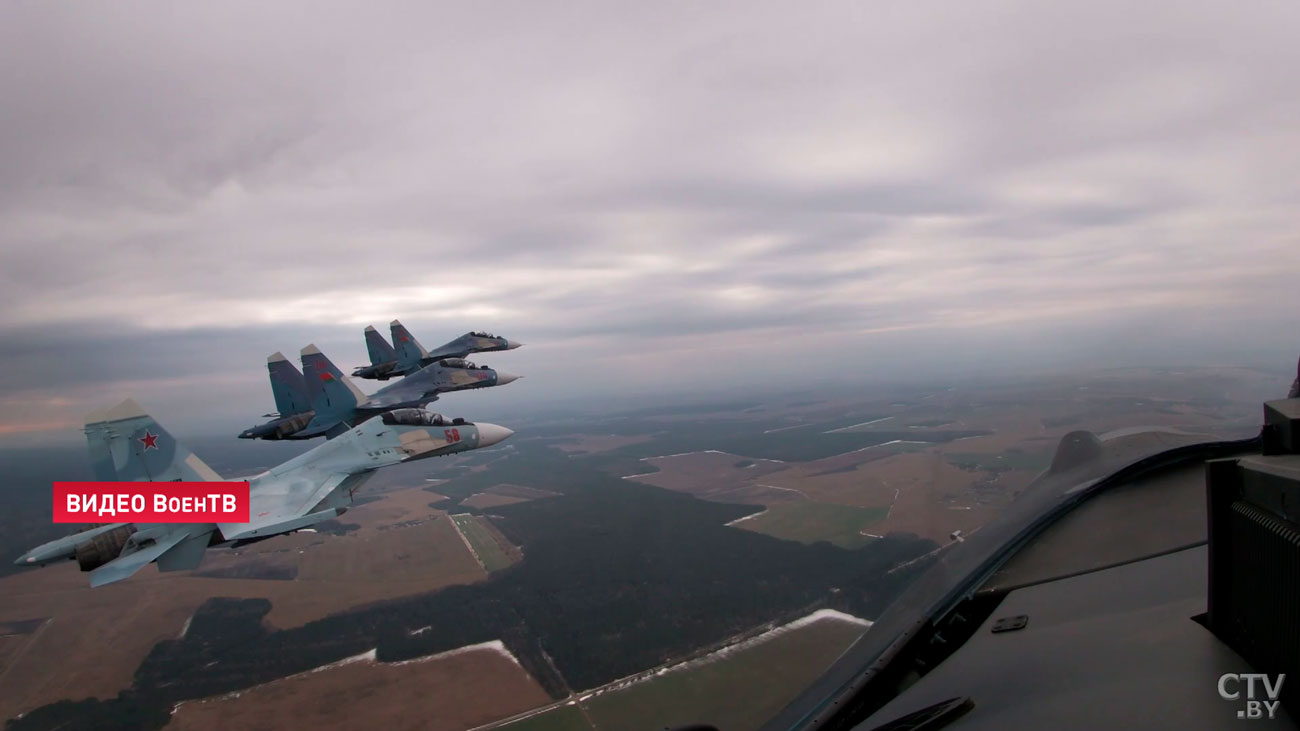 Российские истребители Су-35 перехватили самолёты условного противника на учениях в Беларуси-1