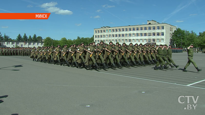 «Мы не хуже военнослужащих-мужчин». Впервые в парадной колонне в День Независимости пройдут женщины-1