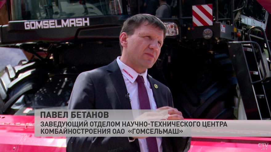 «Позволяет максимально бережно выделять зерно из культуры». На «Белагро» впервые представили роторный комбайн-4