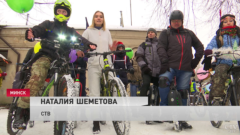 Новогодние персонажи, индейцы и супергерои. Рождественский велокарнавал состоялся в Минске-22