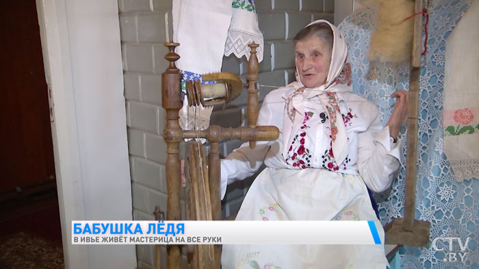 «Не надо никому завидовать, всем надо помогать». Ей почти 80, а она ткёт, вяжет, вышивает и учит этому других-10