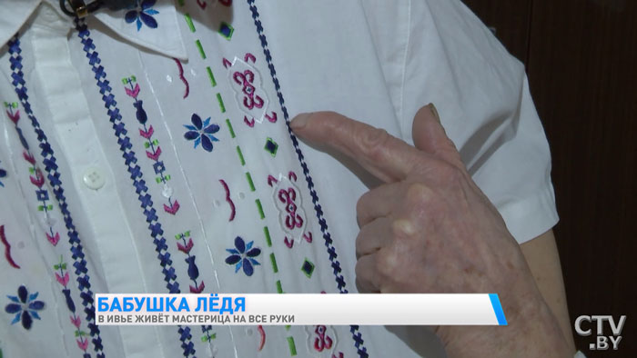 «Не надо никому завидовать, всем надо помогать». Ей почти 80, а она ткёт, вяжет, вышивает и учит этому других-18