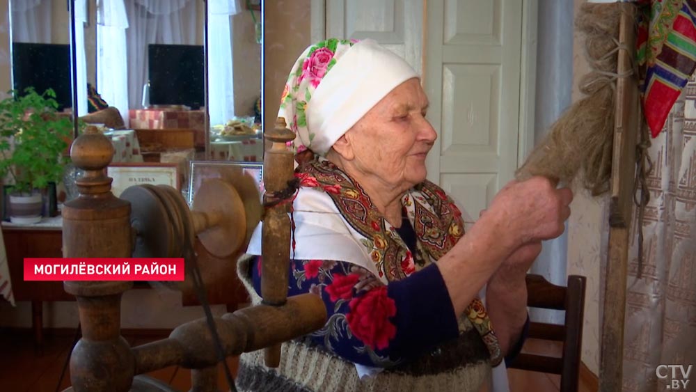 Прядёт на 100-летней прялке и выступает в ансамбле. Рассказываем о рукодельнице из Могилёвской области-19