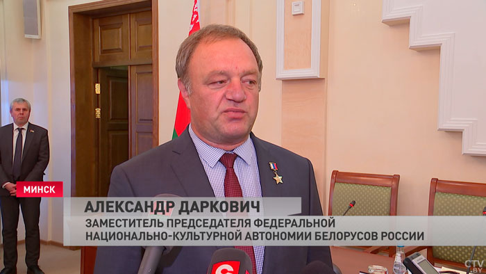 «Ассимилируется и чувствует себя равным». Александр Румак рассказал, чем Беларусь привлекает иностранцев-4