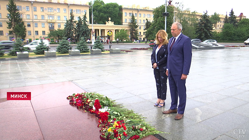 Беларусь, которая помнит. К мемориалам по всей стране несут цветы и вспоминают погибших воинов Великой Отечественной-17