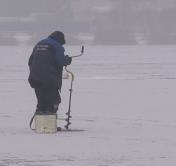 На водохранилище под Светлогорском рыбак не утонул благодаря жилету