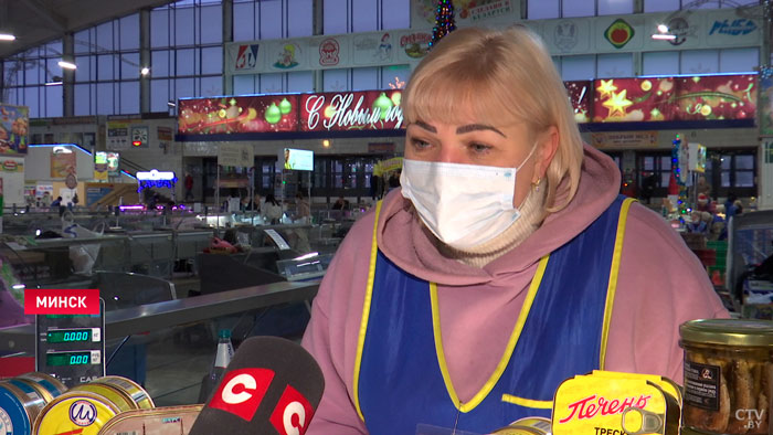 «Икорочку берут, это же праздник». Что покупают белорусы для новогоднего стола?-7