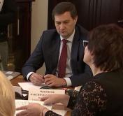 Почему люди идут на приёмы к чиновникам? Рассказывает Максим Рыженков