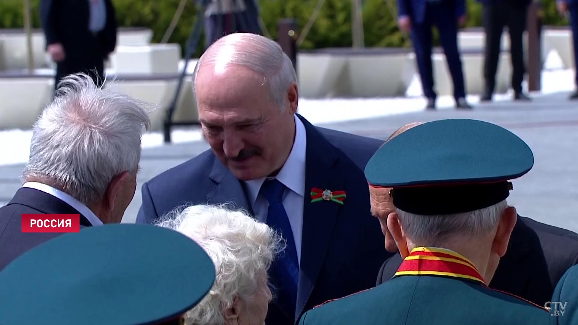 Александр Лукашенко на открытии мемориала в Ржеве: «Пока мы создаём памятники, пока мы приходим к памятникам, мы воевать не будем»-7