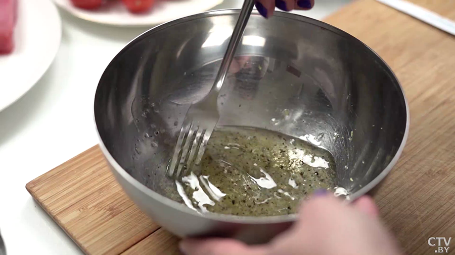 Хотите научиться правильно готовить тунца? Рассказываем рецепт вкусного салата-7