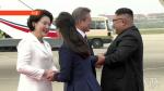 Саммит глав КНДР и Южной Кореи в Пхеньяне: тысячи жителей  аплодировали рукопожатию Ким Чен Ына и Мун Чже Ина